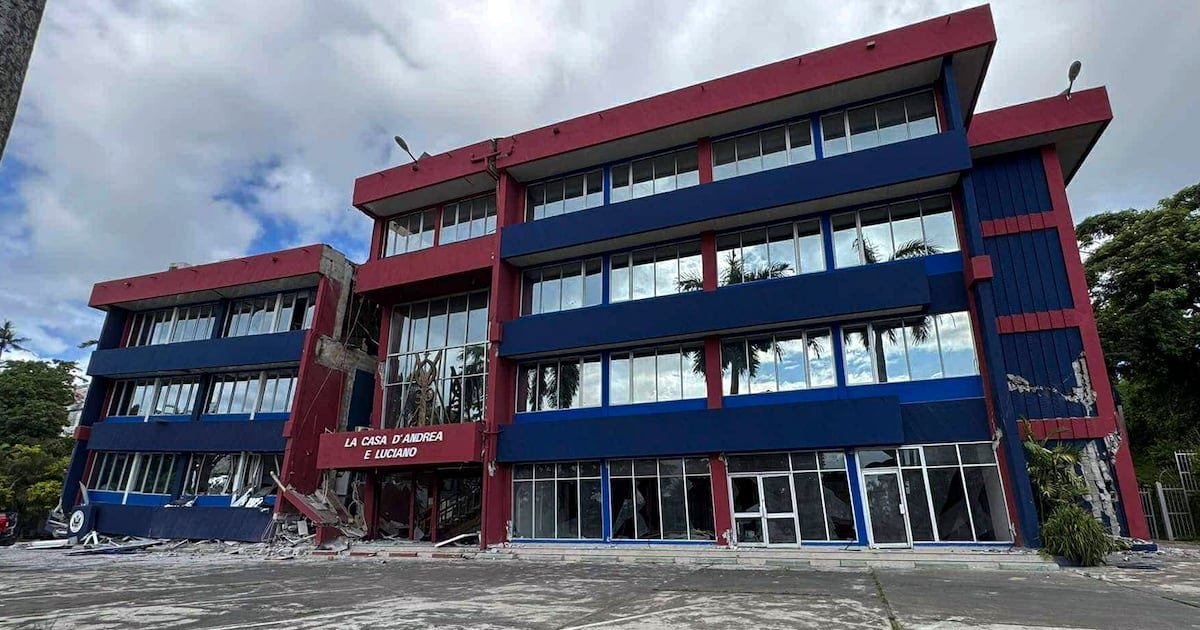 Rescatistas buscan sobrevivientes del terremoto en Vanuatu, que dejó 14 muertos y más de 200 heridos