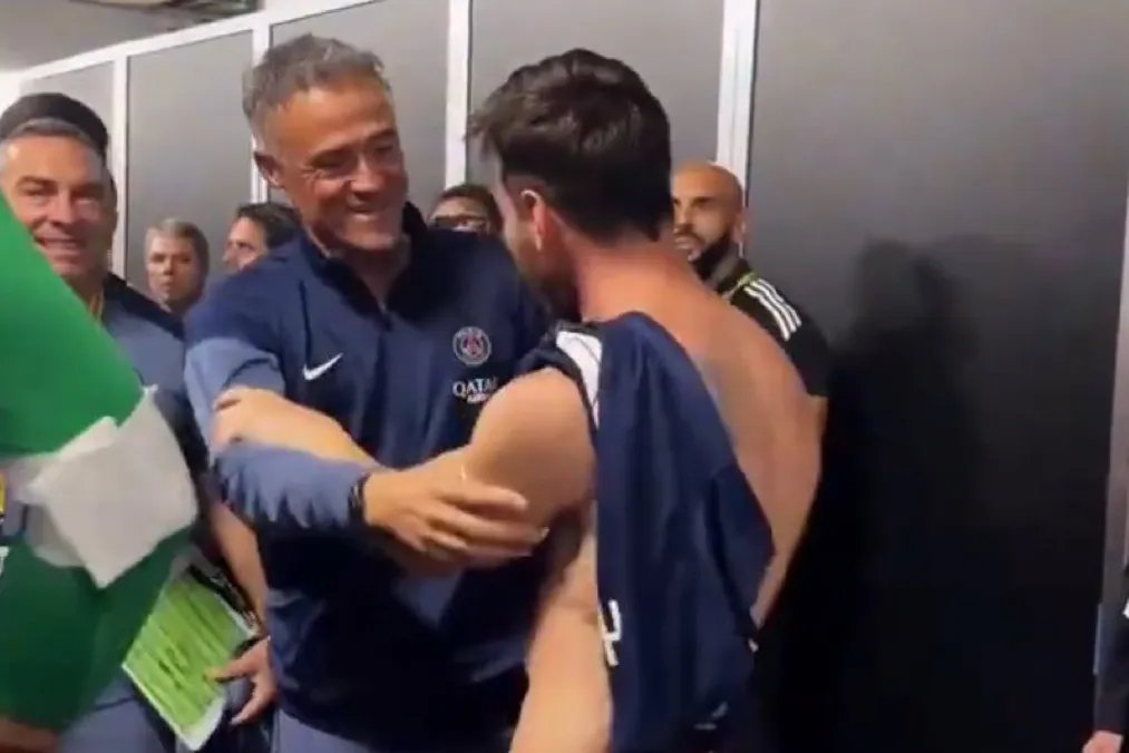 Un reencuentro "muy especial" en el adiós de Messi al Mundial de clubes: abrazo con Luis Enrique, camiseta con Hakimi y foto con Dembélé Un reencuentro "muy especial" en el adiós de Messi al Mundial de clubes: abrazo con Luis Enrique, camiseta con Hakimi y foto con Dembélé