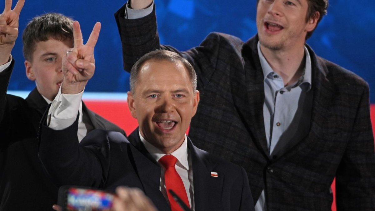 Karol Nawrocki, conservador y euroescéptico, gana las elecciones presidenciales en Polonia